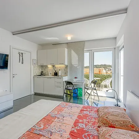 Apartment Rr Losinj Harbour View And Mali Losinj